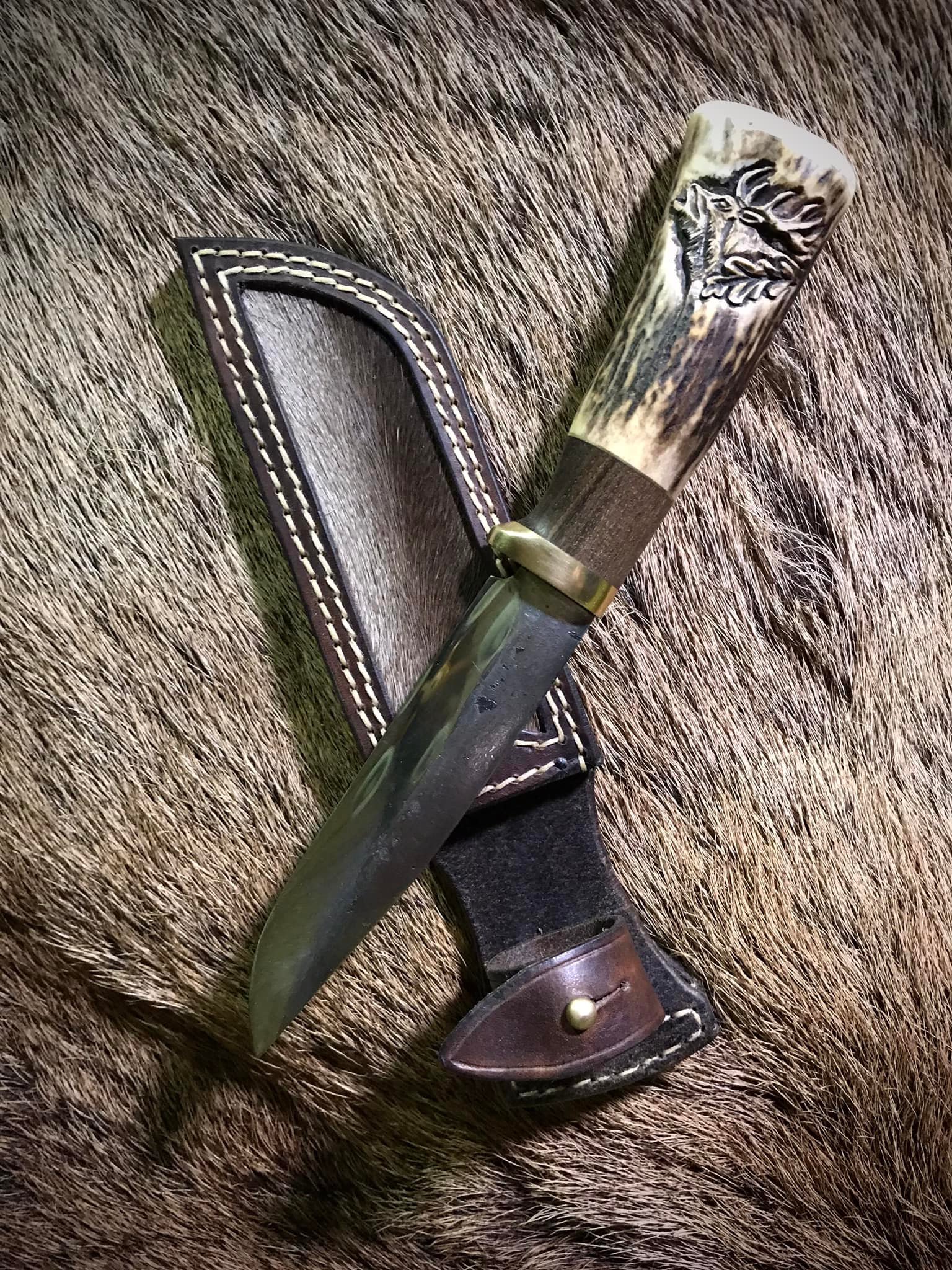 Ručne vykovaný lovecký nôž - Jeleň.